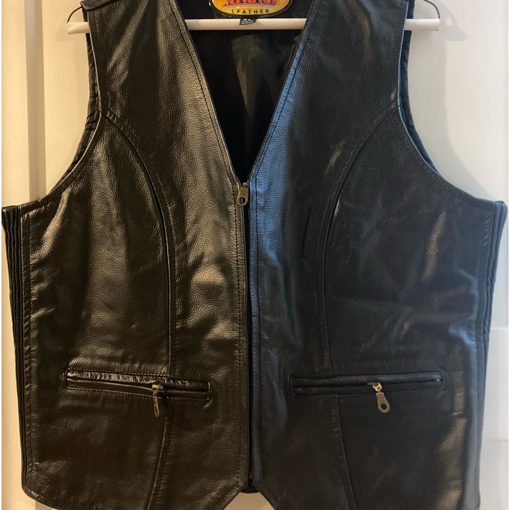 Genuine leather zip up vest !